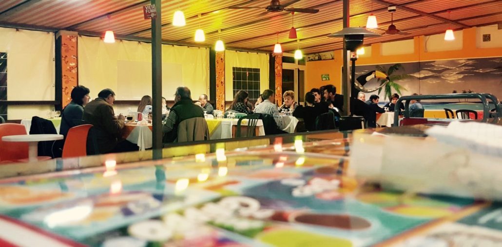 Cucina tipica regionale, vera pizza napoletana e ampio bar più terrazza all'ingresso della spiaggia privata - sul mare bandiera blu 2016 di Villammare Vibonati (SA) - al Ristorante Pizzeria Bar Solemare del camping village Europa Unita